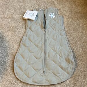 NWT Dreamland Baby Quilted Baby Sleep Sack in Gray Sm 0-6 Months